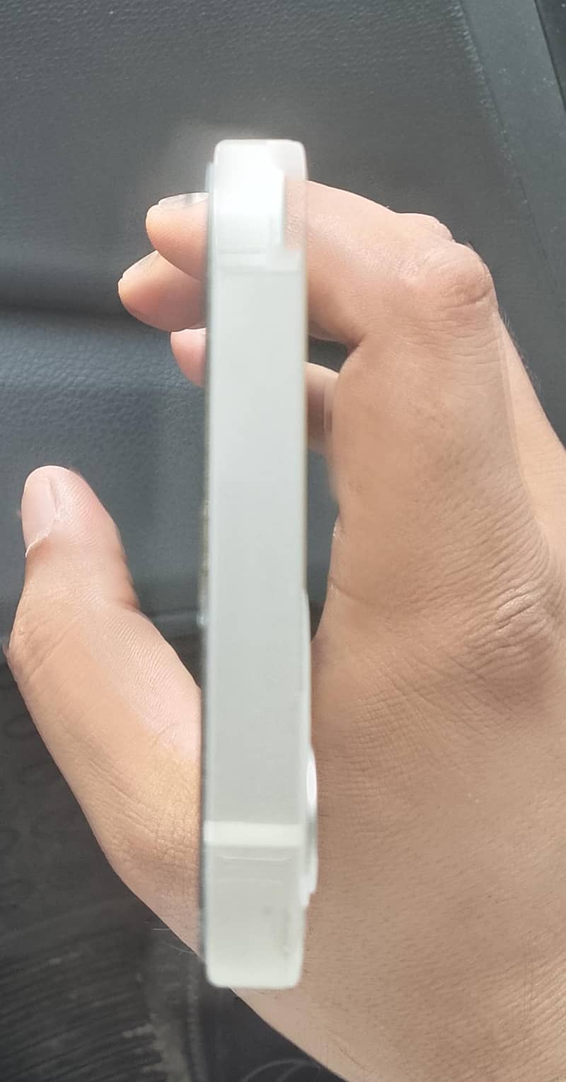 Apple iPhone 12 1