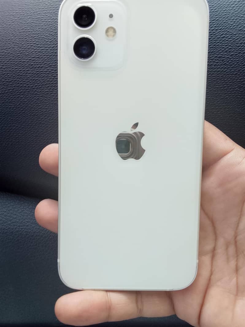 Apple iPhone 12 4