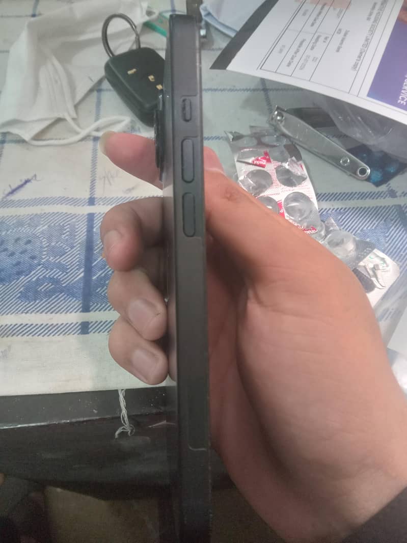 Apple iPhone 14 3