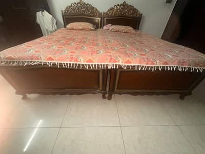 2 single beds