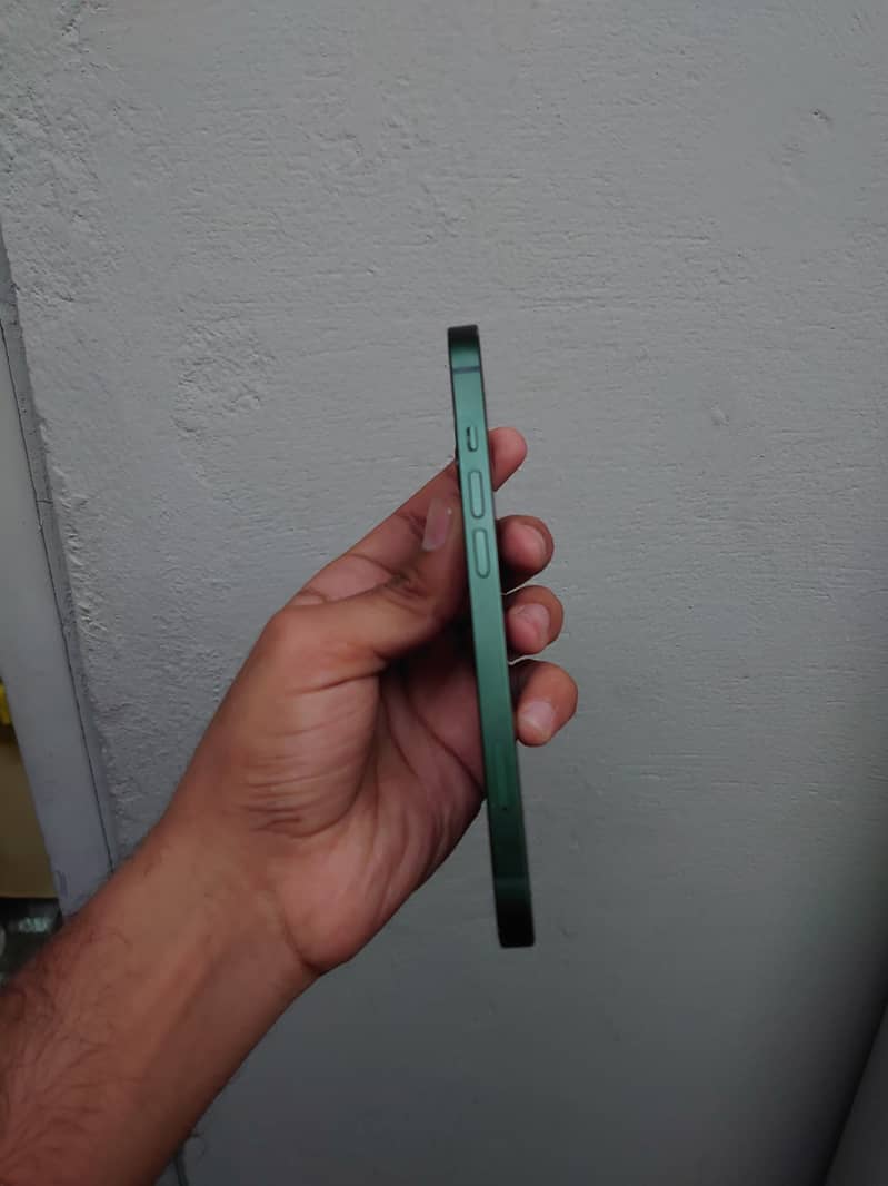 Apple iPhone 13 3