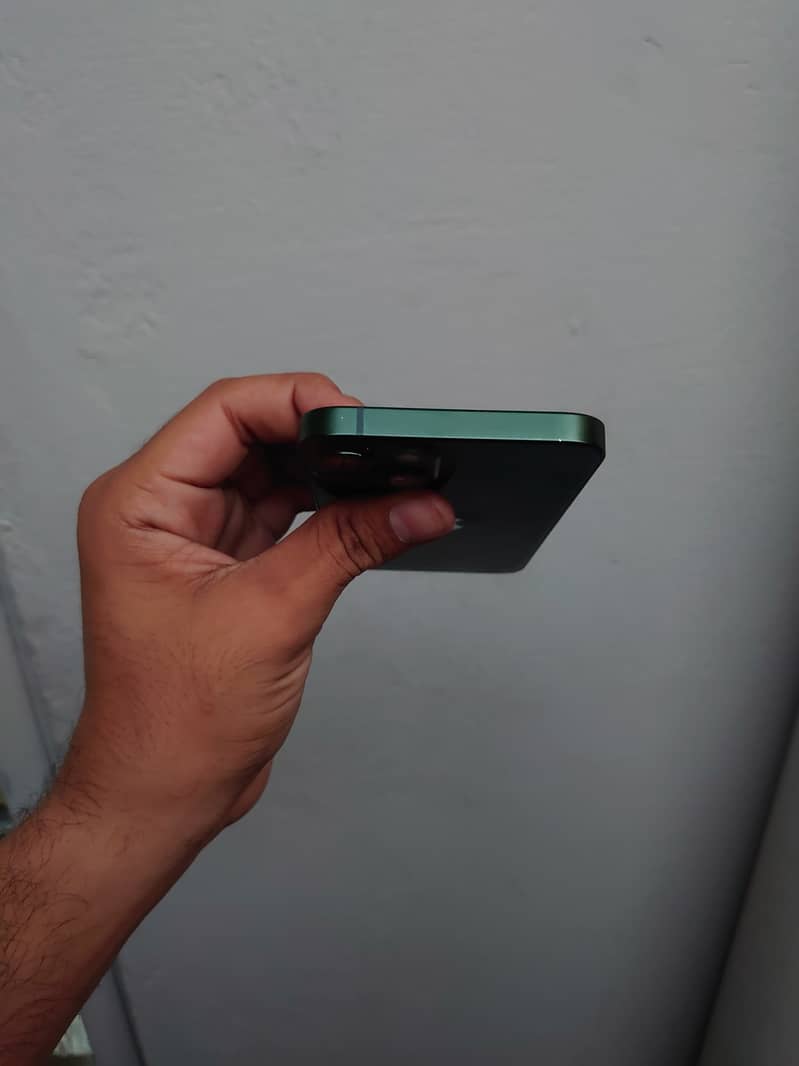 Apple iPhone 13 6