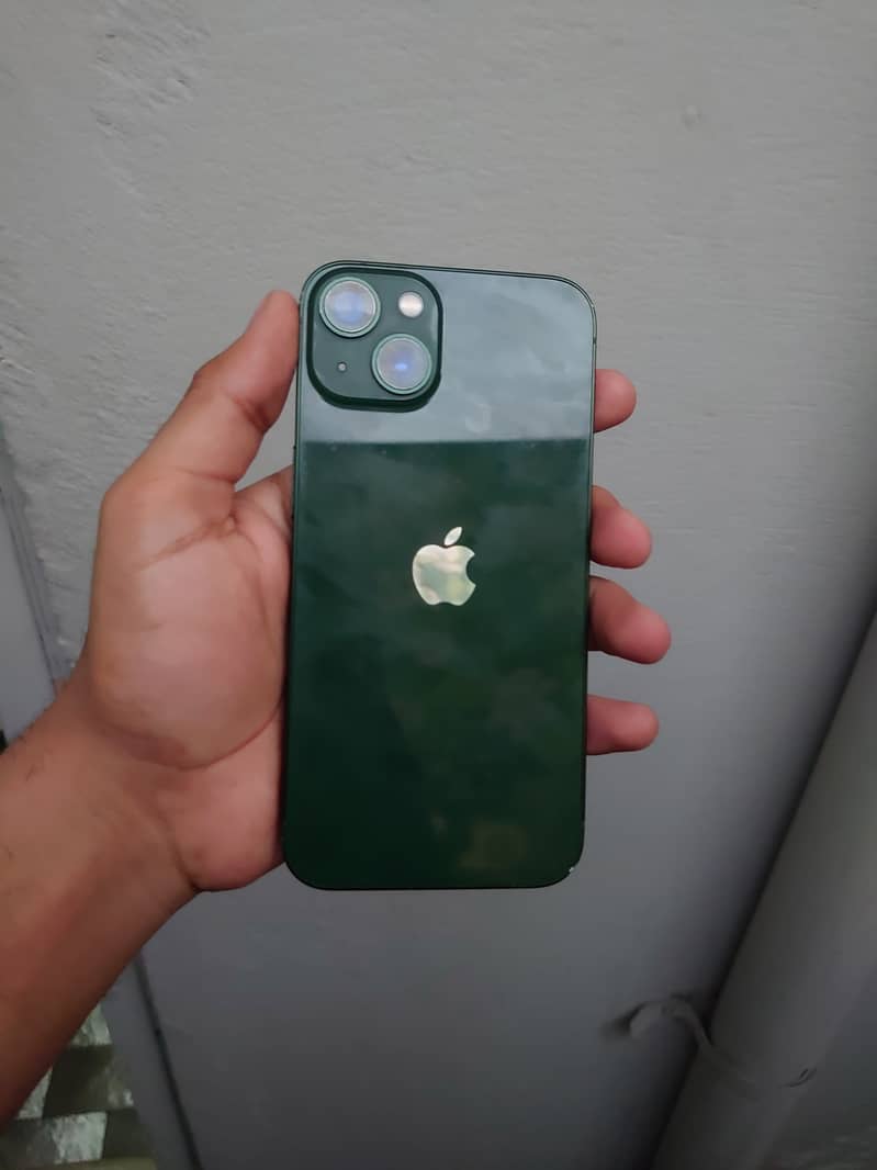 Apple iPhone 13 8