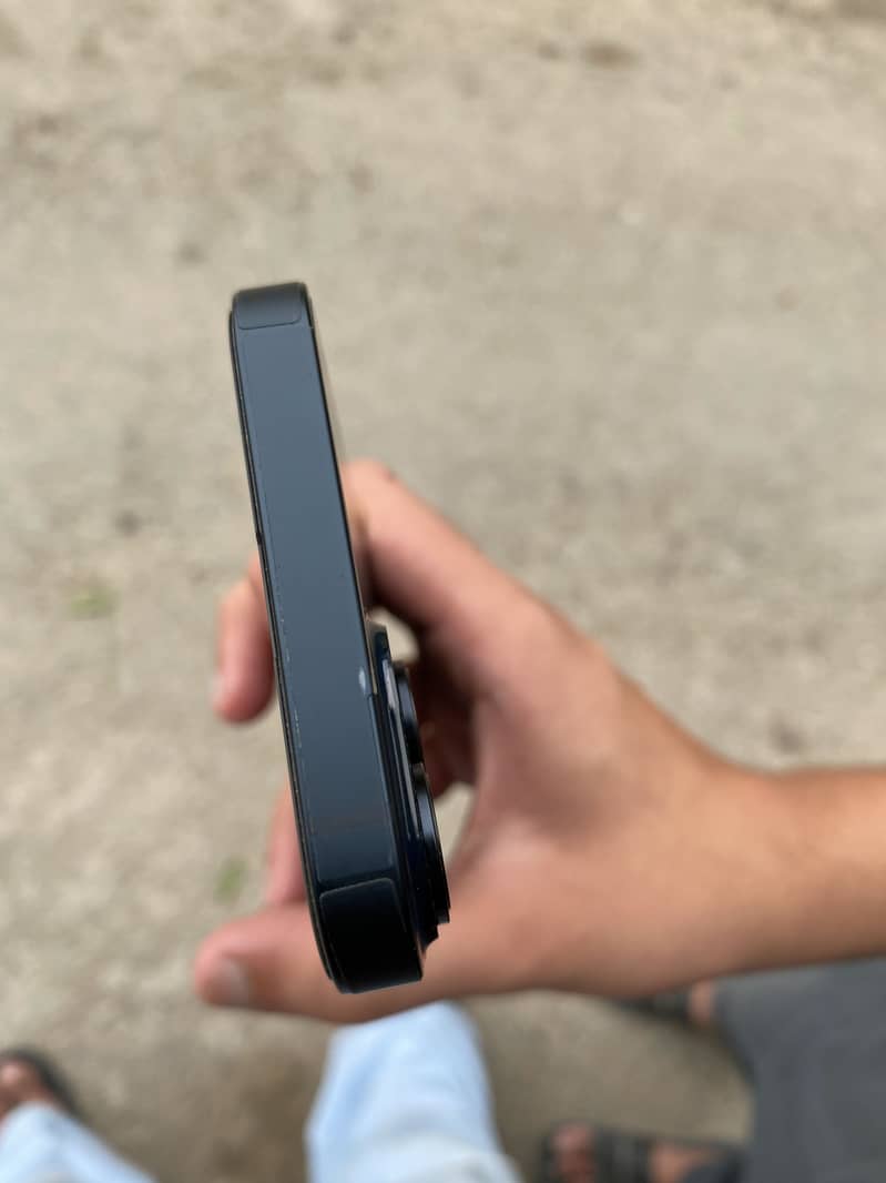 Apple iPhone 14 3