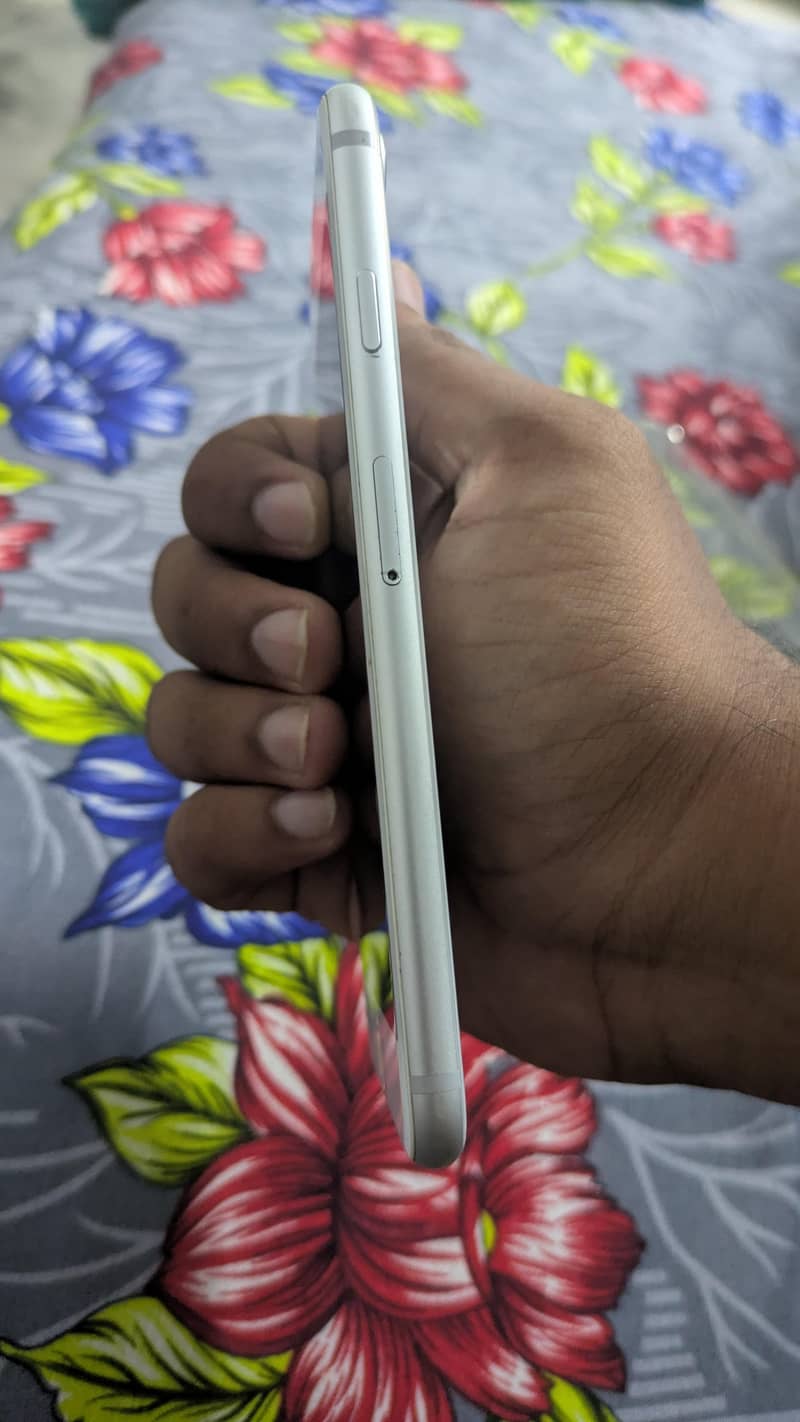 Apple iPhone 8 5