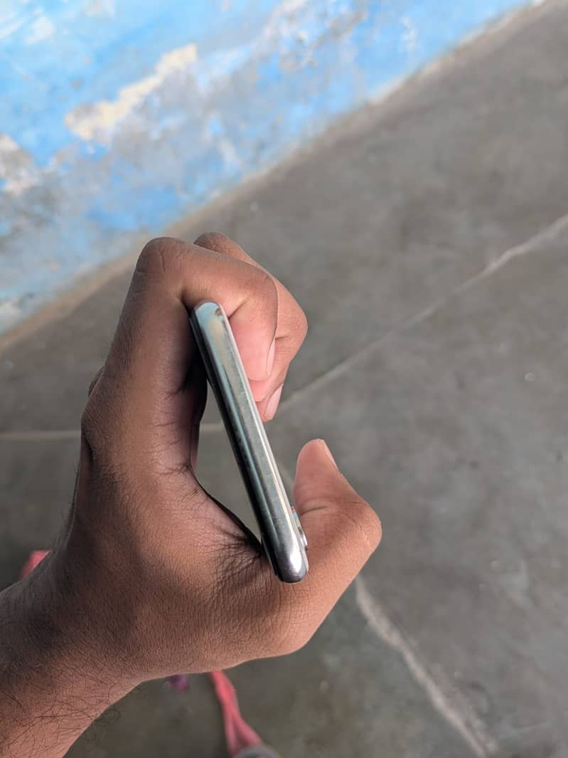 Apple iPhone X 3