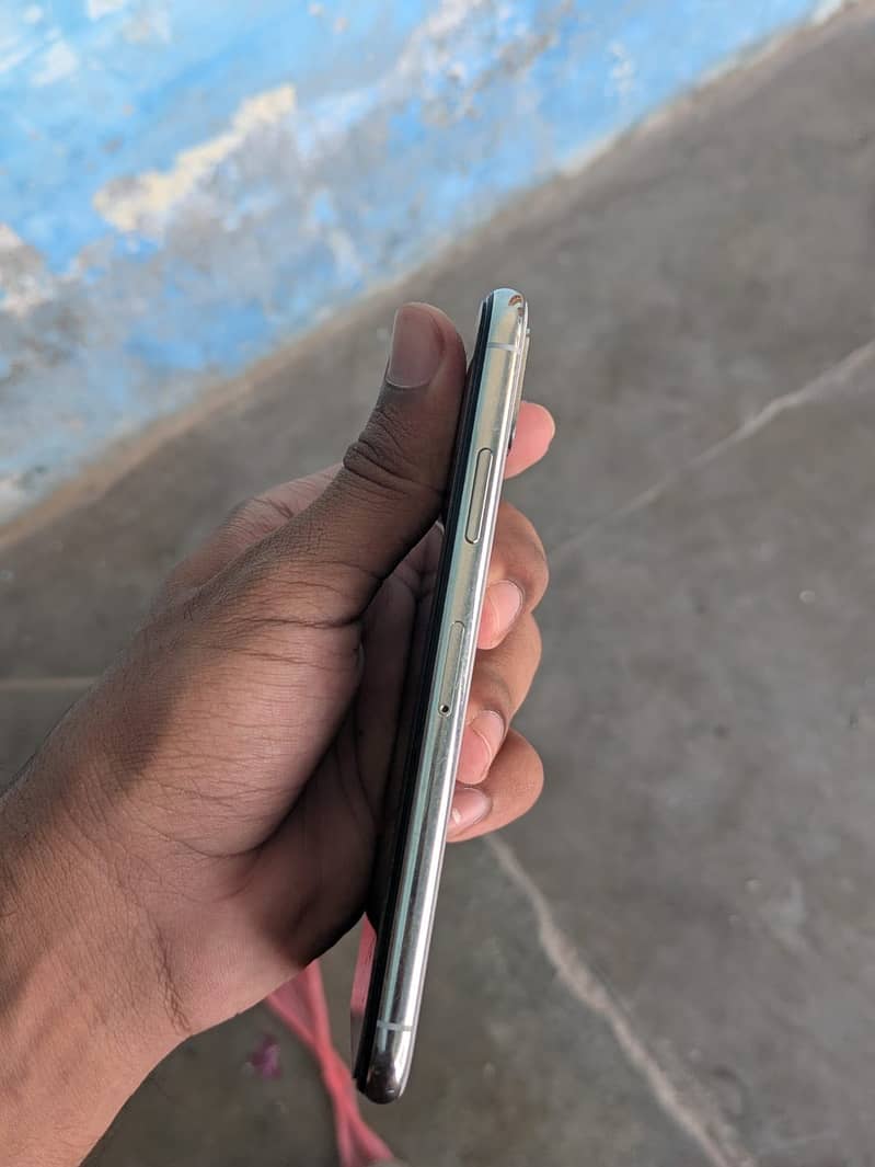 Apple iPhone X 4