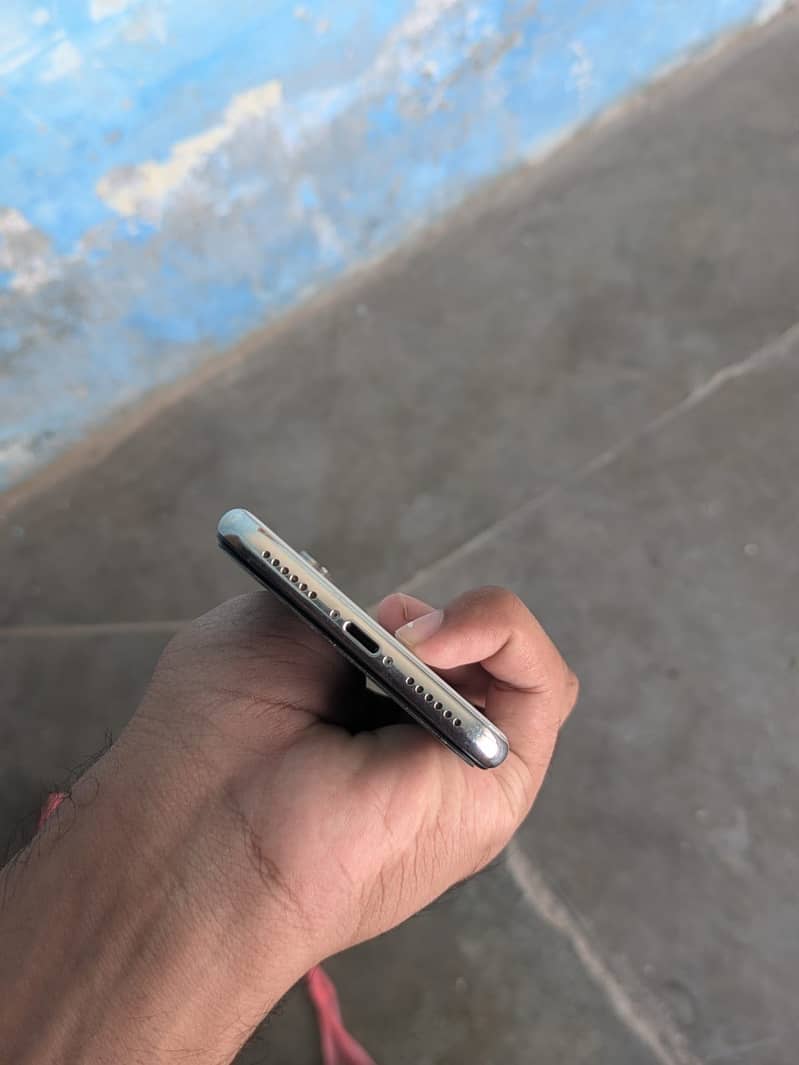 Apple iPhone X 5