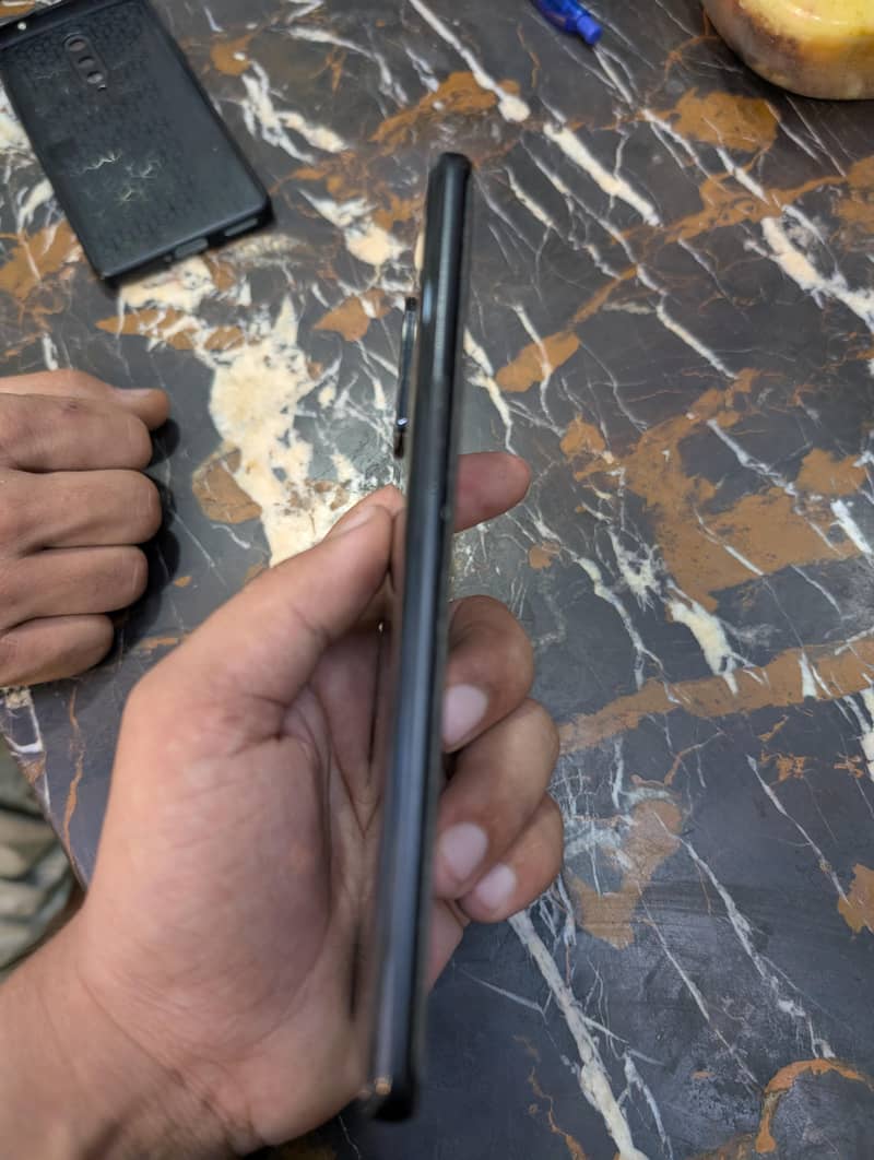 Google Pixel 8 4
