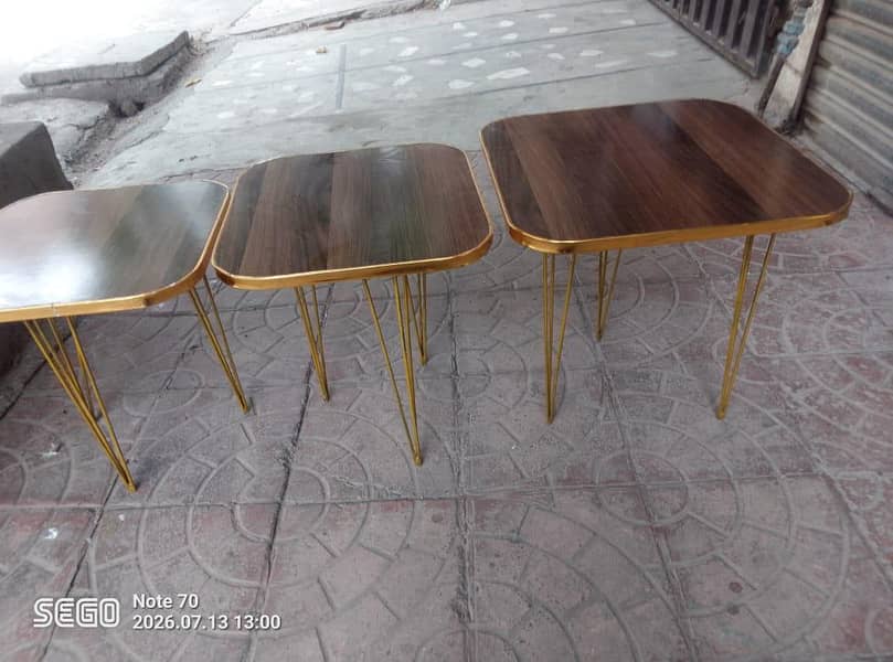 table set available 1