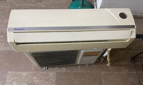 This is good ac service b ki ha her chize ok ha abi us b ho raha ha