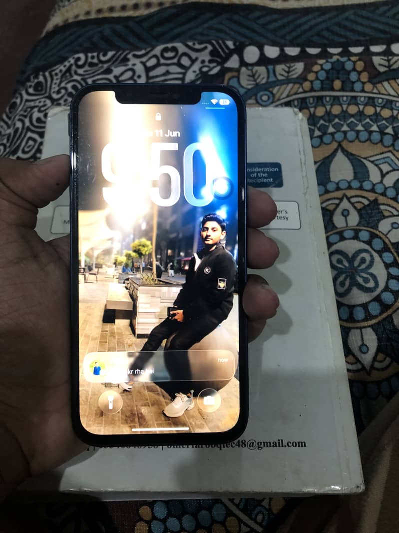 Apple iPhone 12 4