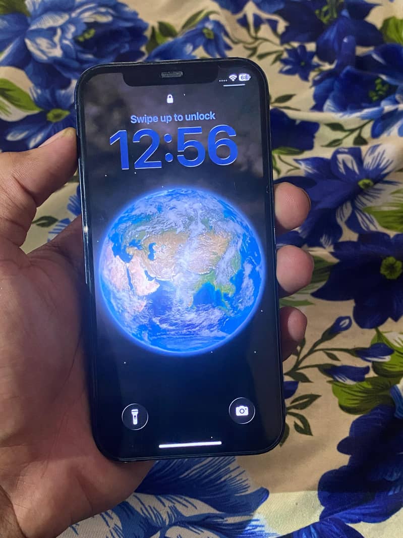 Apple iPhone 12 4