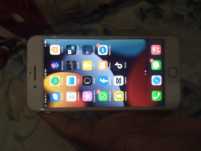 Apple iPhone 7 Plus 1
