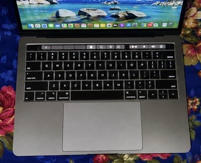 Apple MacBook Pro M2 13.3 512GB SSD Gray 10/10 condition Touch Bar