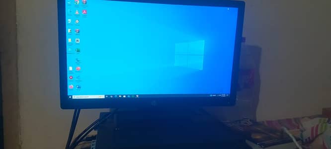 Computer for sell with 22 inches LCD HP company 10 by10 coundition