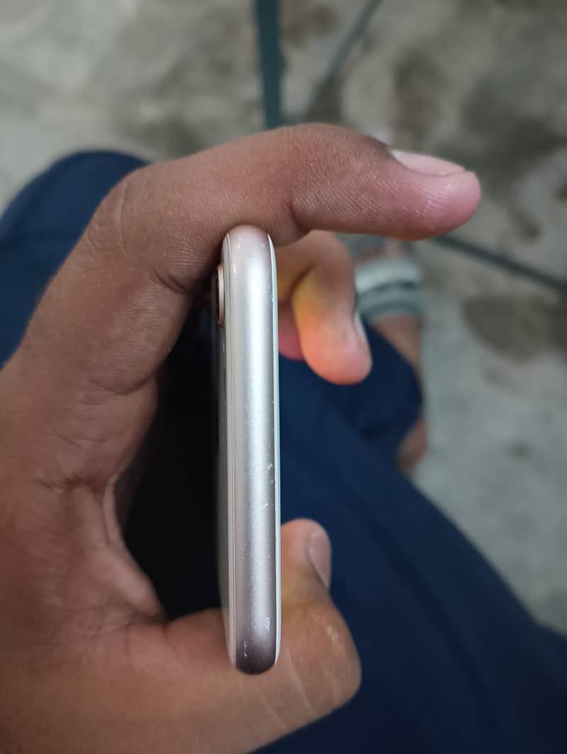 Apple iPhone 8 1