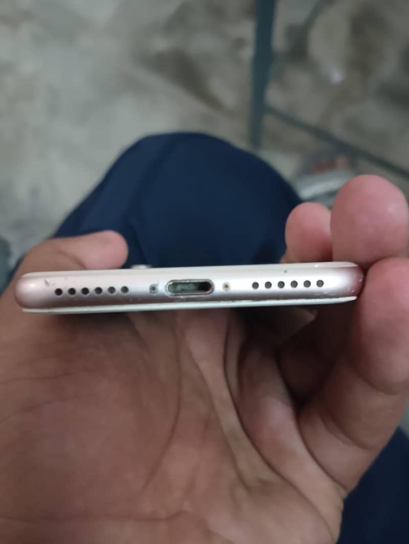 Apple iPhone 8 3