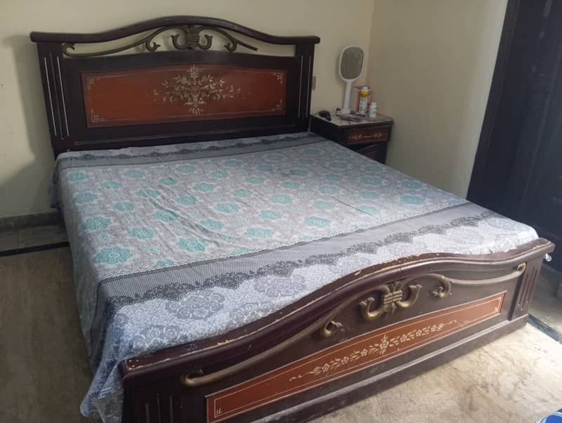 Double bed, side tables, dressing 0