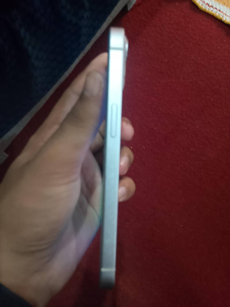 Apple iPhone 13 5