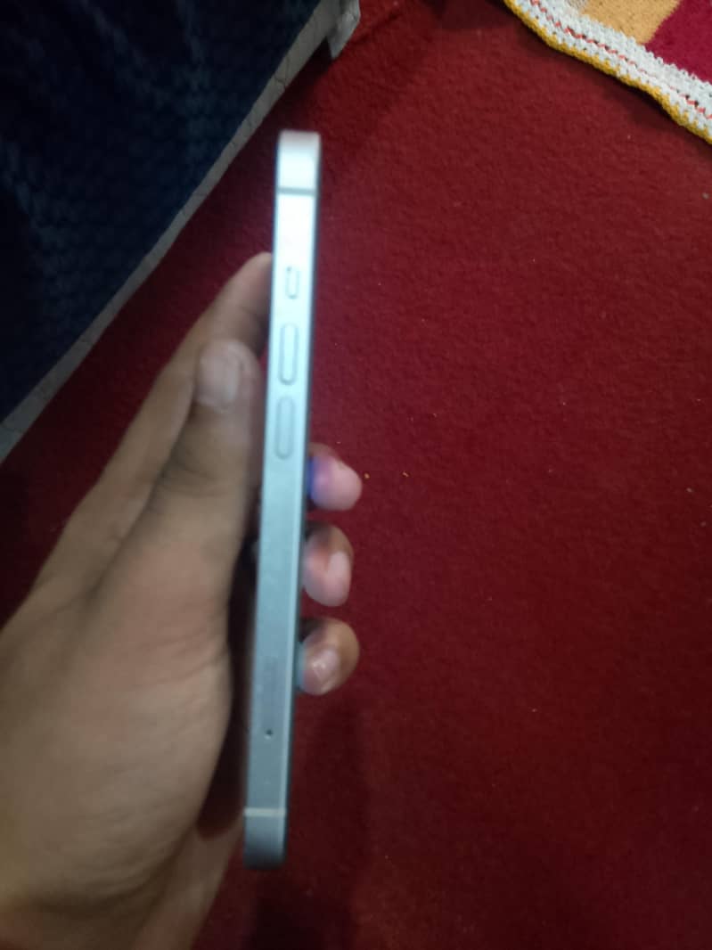 Apple iPhone 13 6