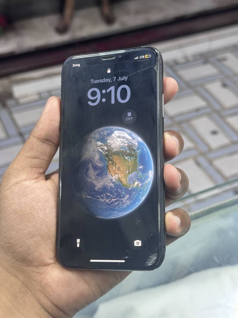 Apple iPhone XS 1