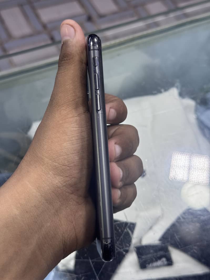 Apple iPhone XS 7