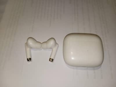Ronin Wireless Earbuds (White) - Excellent Condition