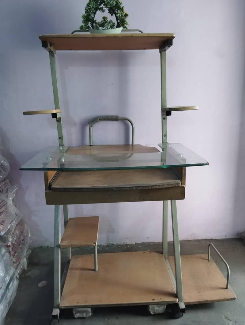 computer trolley 0