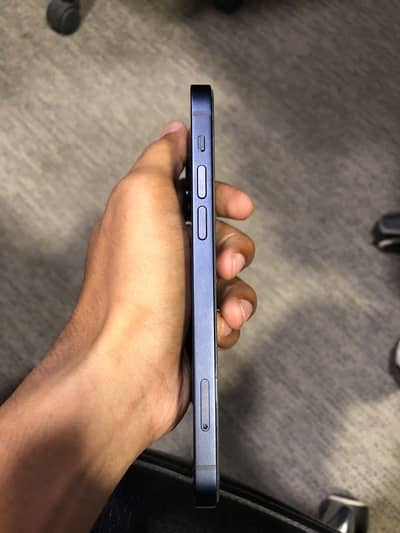 Apple iPhone 12