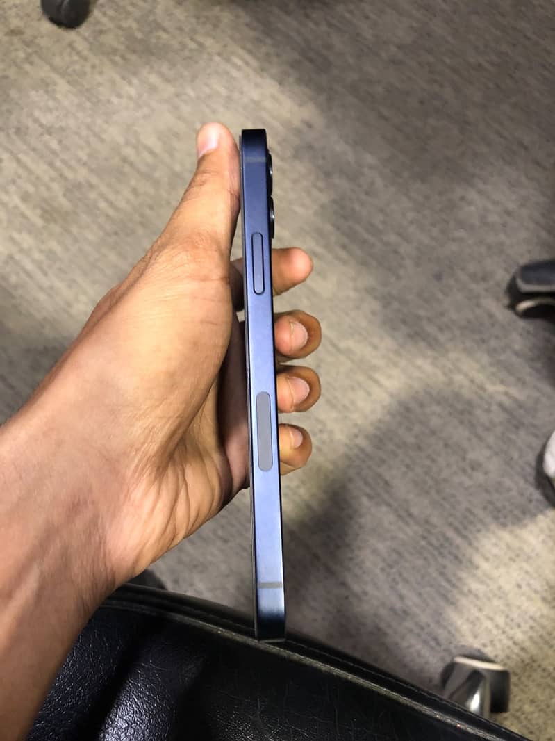Apple iPhone 12 2