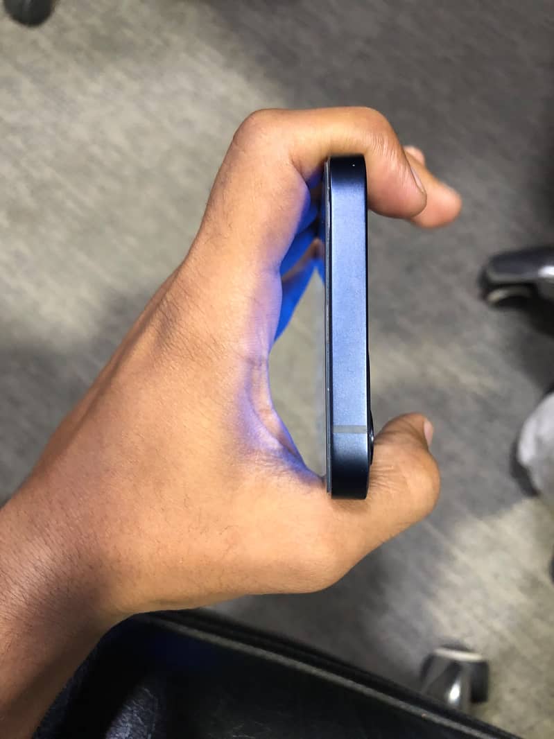 Apple iPhone 12 3
