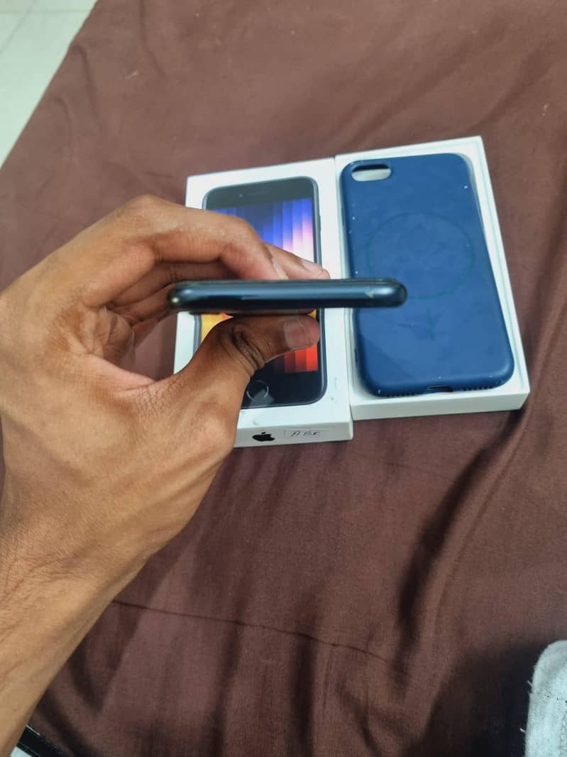 Apple iPhone SE 10