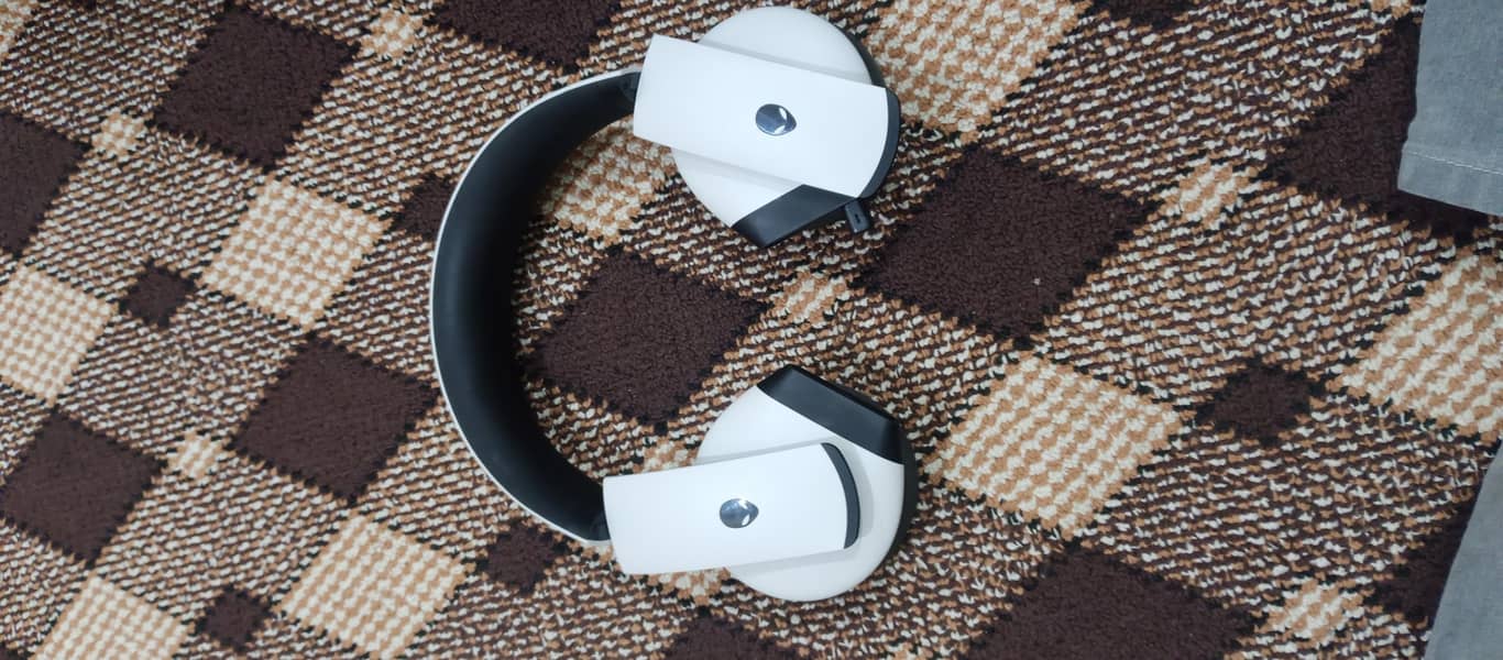 Alienware 7.1 Gaming Headset 1