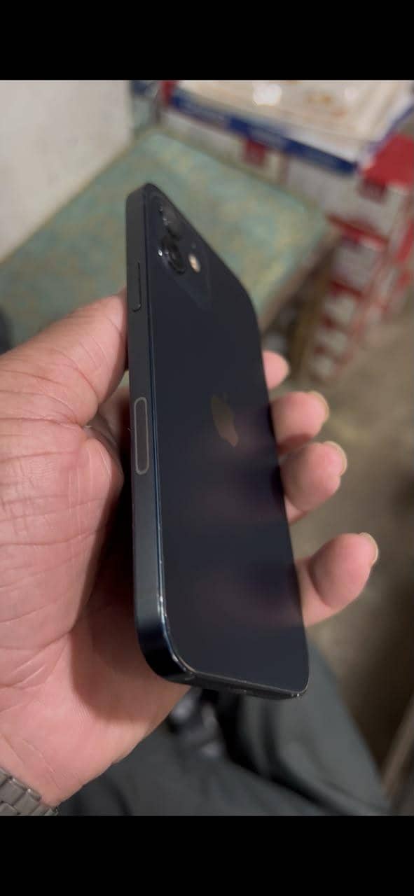 Apple iPhone 12 4