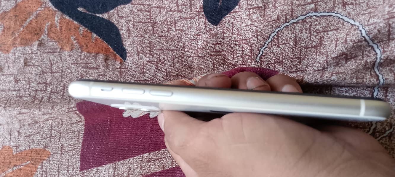 Apple iPhone 11 3