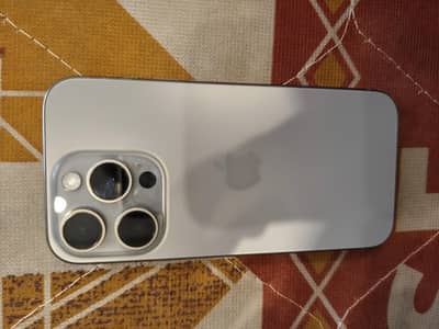 Apple iPhone 15 Pro jv natural titanium