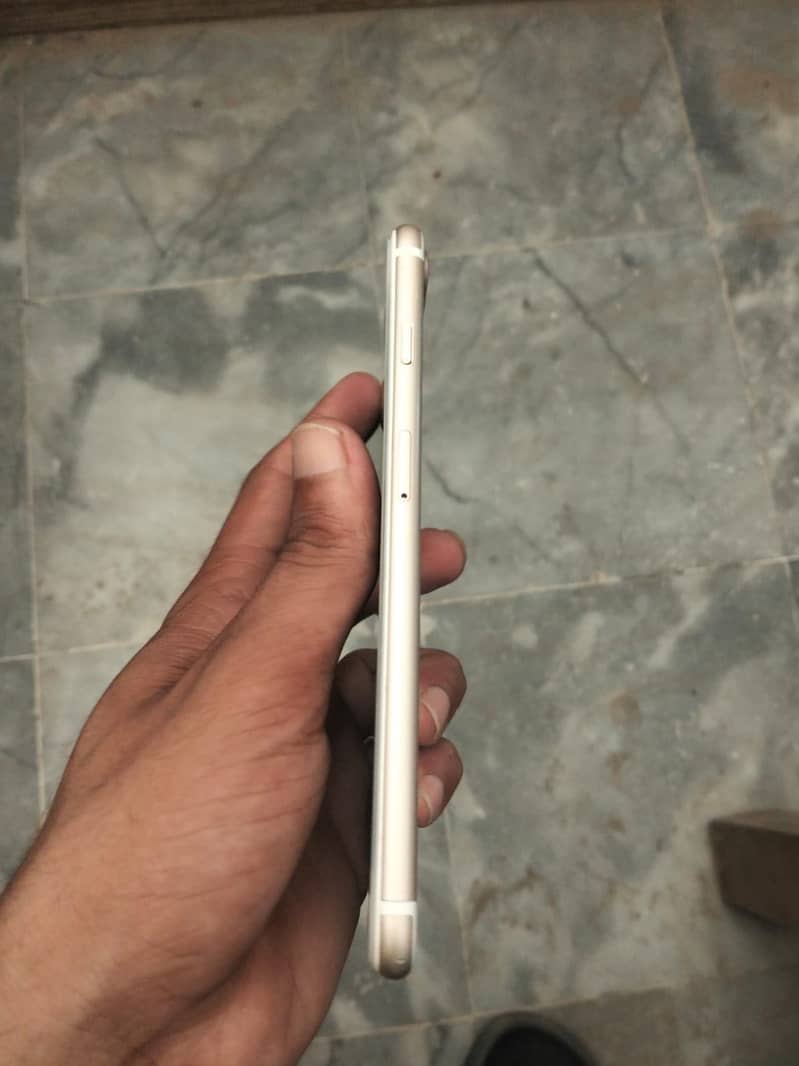 Apple iPhone 7 Plus 0