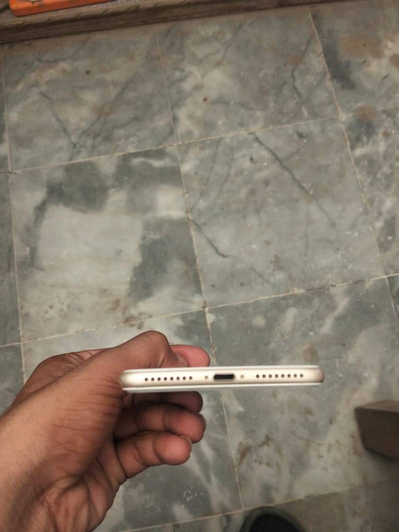 Apple iPhone 7 Plus 2