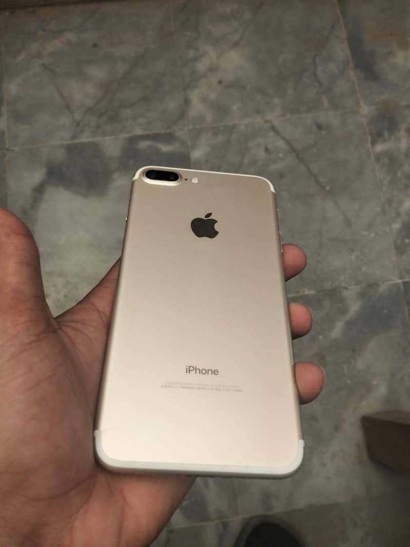 Apple iPhone 7 Plus 6