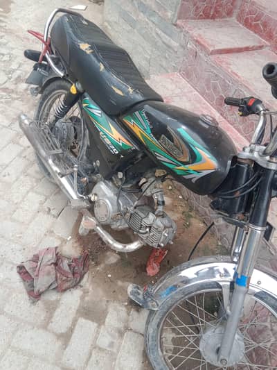 Honda 2000 model bike ok hy parper bhi ok hy cpalc bhi clear h too