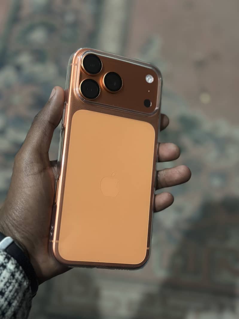 Apple iPhone 17 Pro Max 4