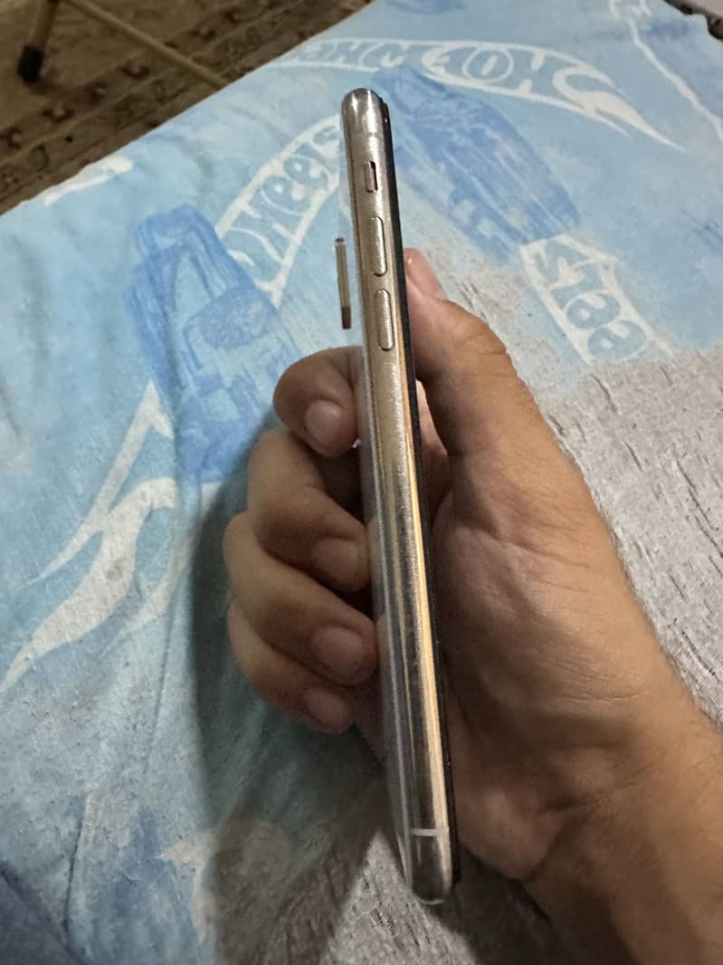 Apple iPhone X 3