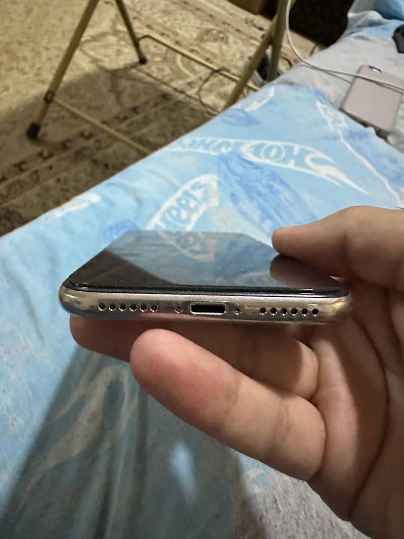 Apple iPhone X 5