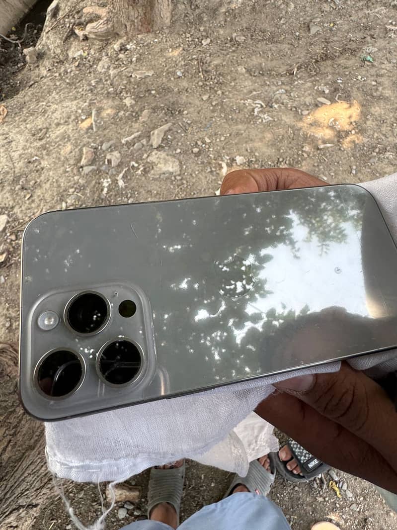 Apple iPhone 15 Pro Max 2