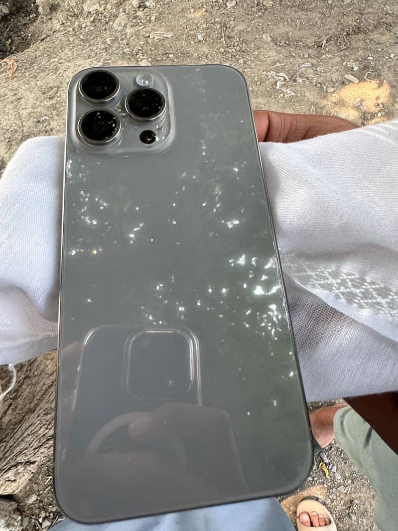 Apple iPhone 15 Pro Max 4