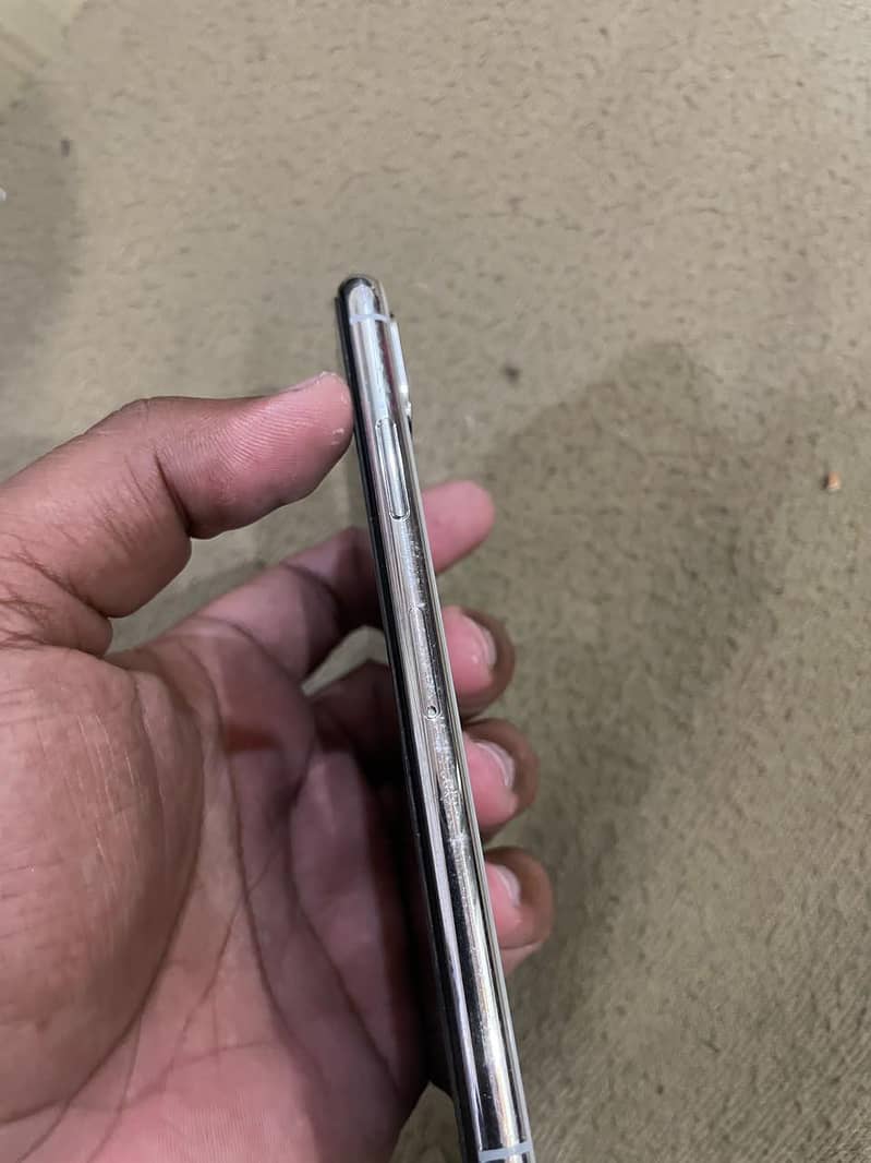 Apple iPhone X 4