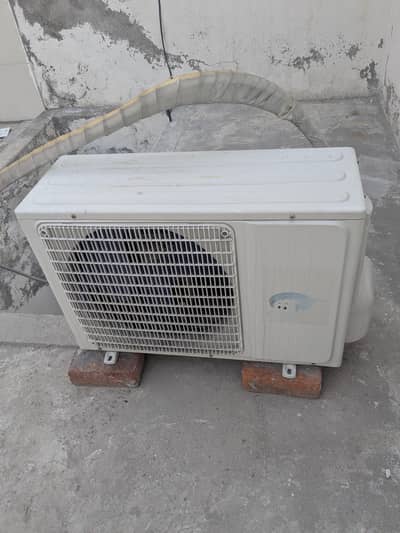 Changhong Ruba 1.5 Ton Inverter AC