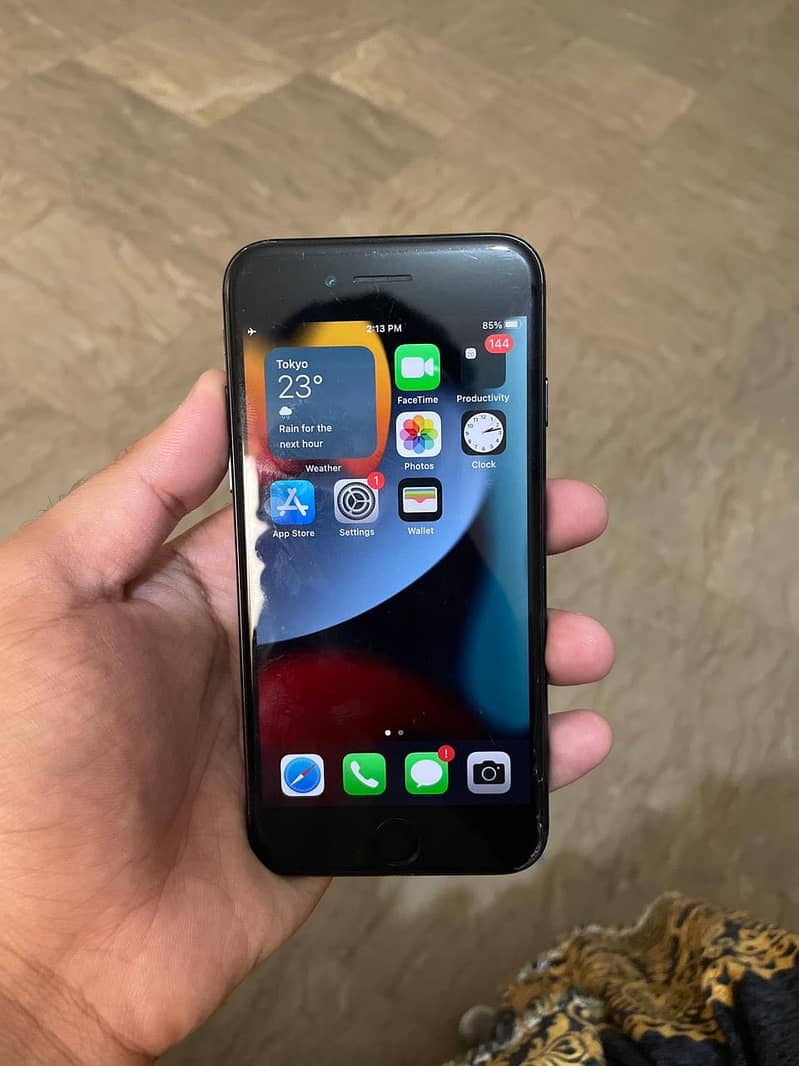 Apple iPhone 7 0