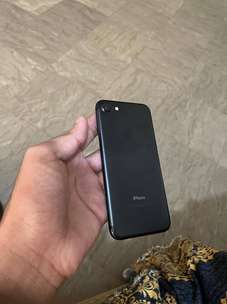 Apple iPhone 7 1